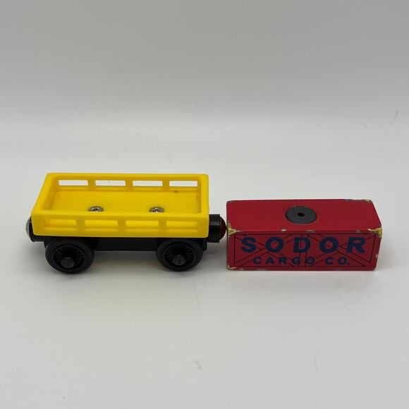 Thomas & Friends Wooden Railway Train Tank Sodor Cargo Co. Cargo Car Yellow Red - Picture 3 of 7